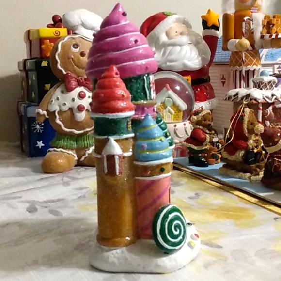 Toyland Sweet Candies Light Up Colourful Castle House 8"x4" - Picture 9 of 9